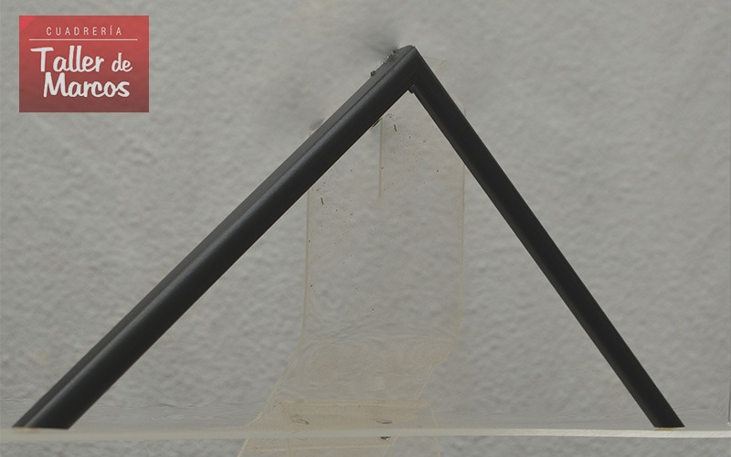 Nº 13 negro – vista de semi perfil